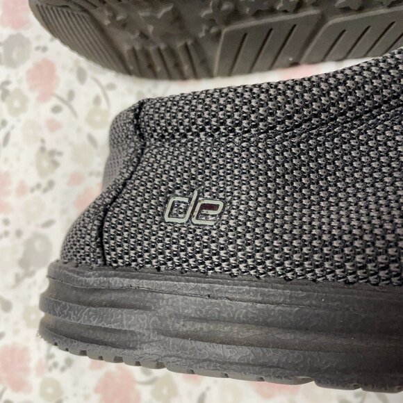 Hey Dude Slip On Shoes Men's Size 9 - Like New - Picture 3 of 11